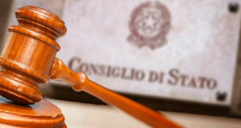 Revoca Scia a 5 alberghi che ospitano i migranti, il Cds sollecita il Tar a fissare l’udienza