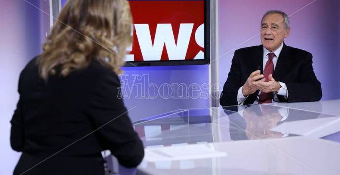 Pietro Grasso negli studi di LaC Tv: «Finalmente ho potuto parlare di temi che mi stanno a cuore» (VIDEO)