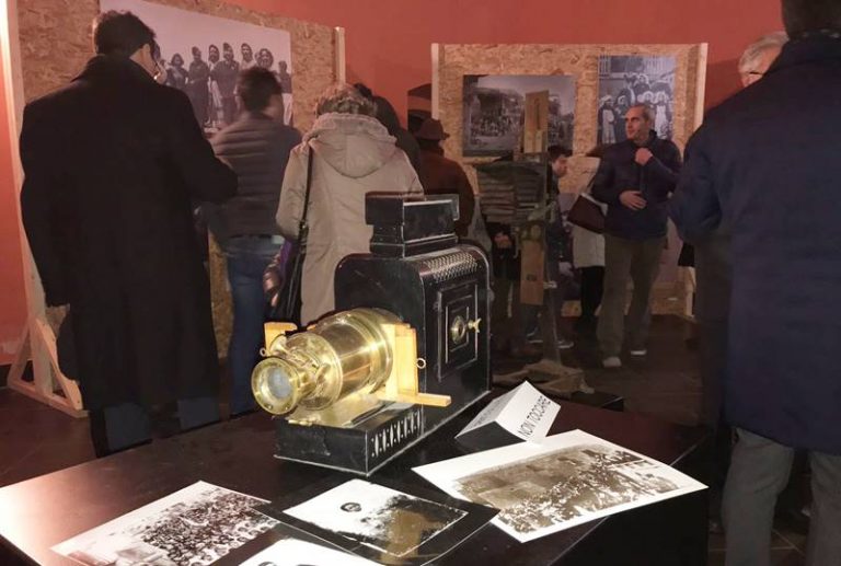 Un viaggio lungo un secolo nella storia e nella memoria: inaugurata la mostra “Vibo in scena” (VIDEO)