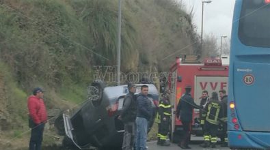 Incidente stradale sulla Statale 18, auto si ribalta in un tratto in discesa