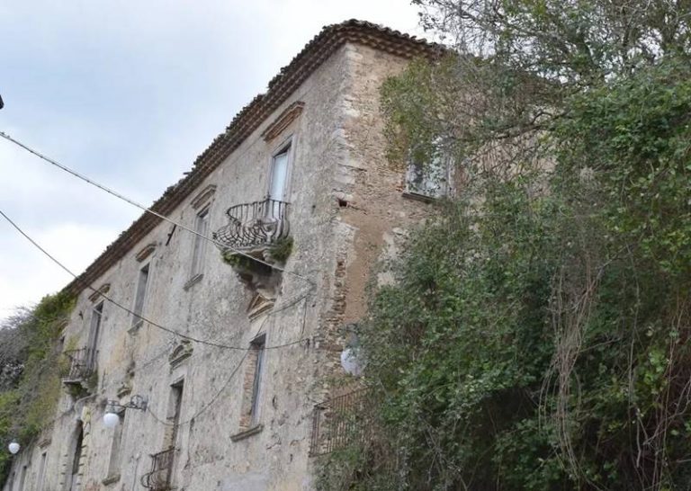 Palazzo Romei messo ufficialmente in vendita: ora c’è il sì del Consiglio provinciale di Vibo