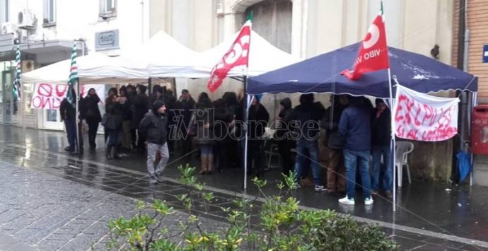 Vertenza Lsu/Lpu del Vibonese, dalla Regione arrivano garanzie: la protesta si ferma