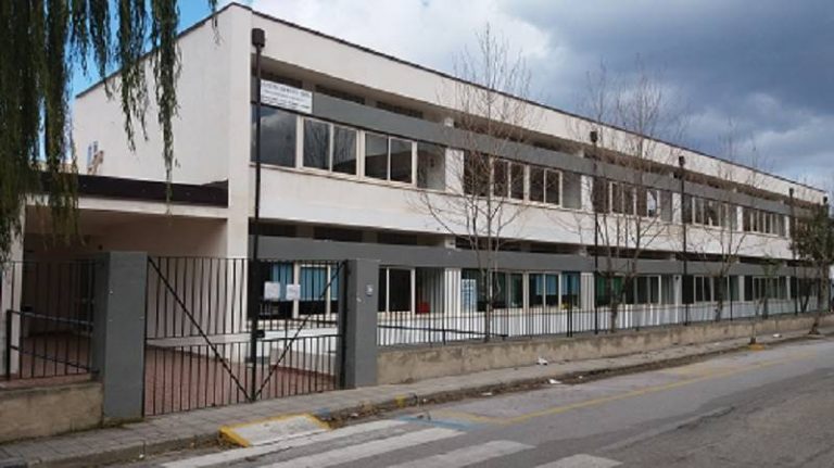 Aule al gelo, il Comune chiude la scuola “Don Mottola” di Tropea