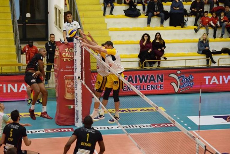 Superlega, Tonno Callipo ancora sconfitta in casa: al PalaValentia passa anche Verona (VIDEO)