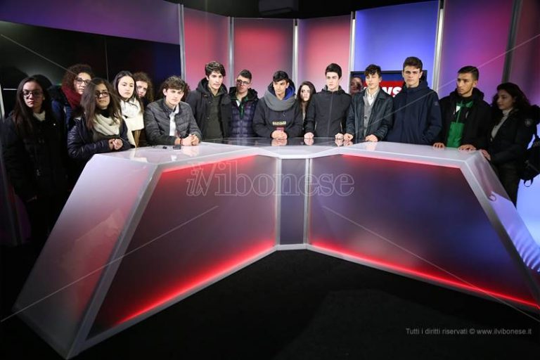 Gli studenti dell’Iis di Tropea in visita nella sede di LaC e nella redazione de Il Vibonese (FOTO)