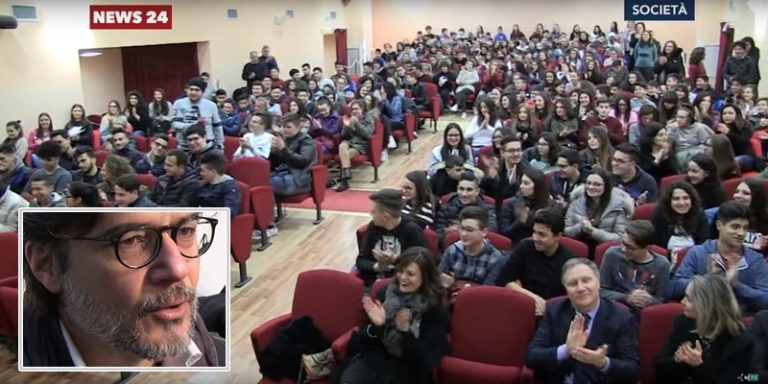 Ettore Bassi e gli studenti di Filadelfia mettono in scena l’orrore della mafia (VIDEO)