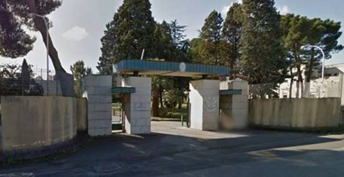 Tragedia nella base del 14° Battaglione dei carabinieri a Vibo, muore operaio