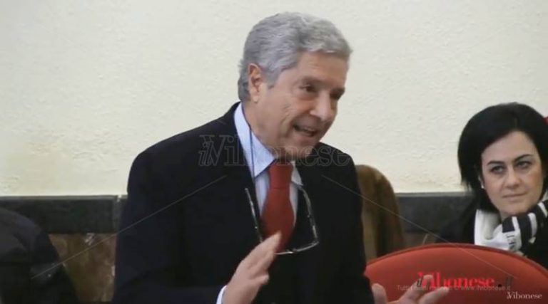 «Cittadini defraudati»: la frase del consigliere fa infuriare Costa che minaccia denuncia (VIDEO)