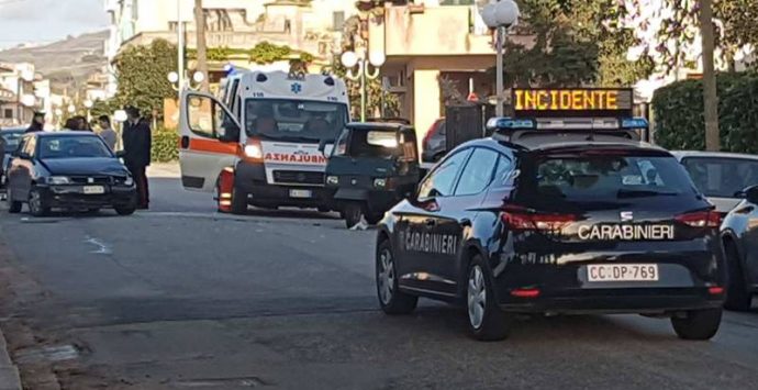 Incidente in pieno centro a Parghelia, ferito il conducente di un’Ape