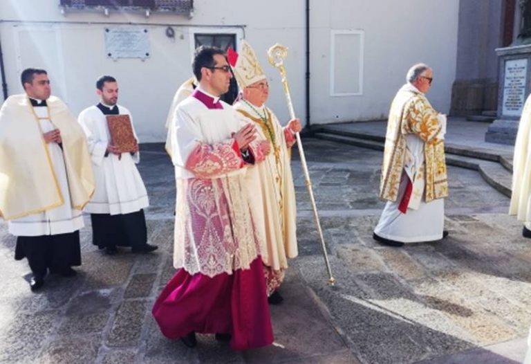 Monsignor Luigi Renzo si scaglia contro le “dottrine eretiche”