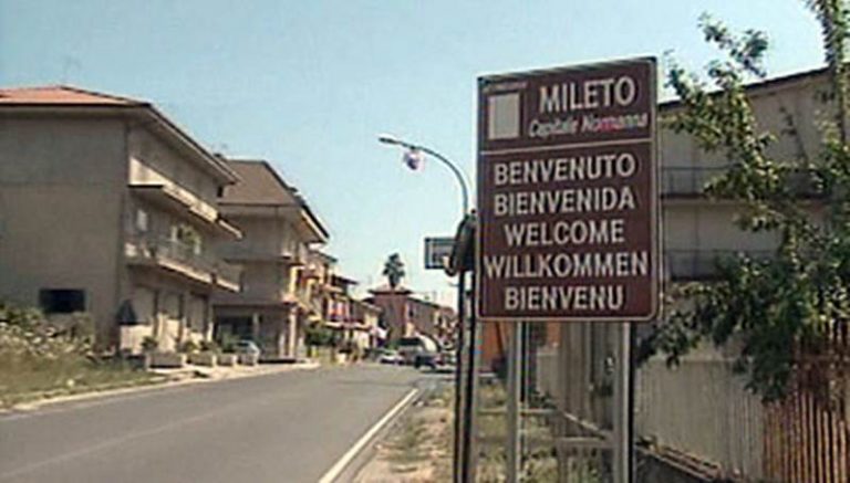 Mileto: affronta i ladri beccati in casa che lo aggrediscono e si danno poi alla fuga