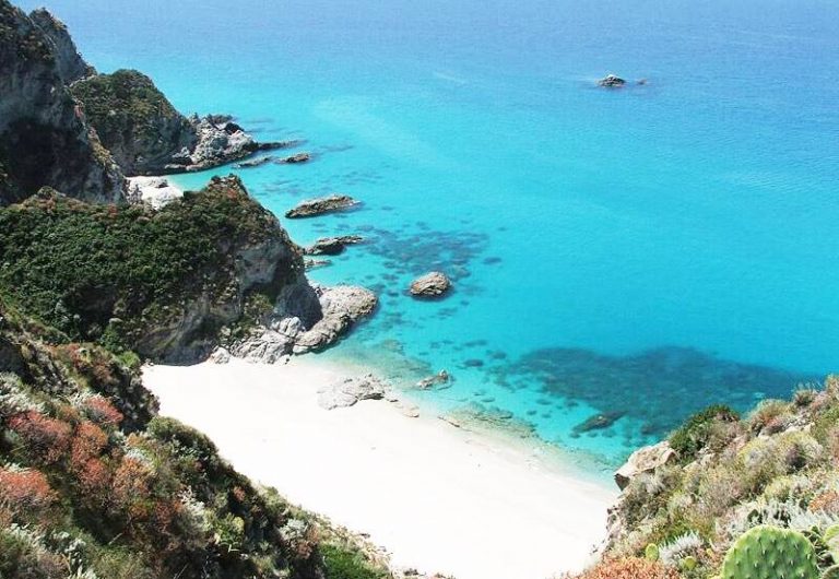 Capo Vaticano tra le 10 migliori “spiagge nascoste” d’Italia