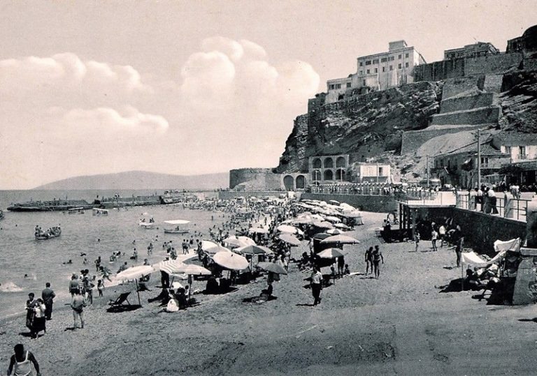 Quando a Pizzo i turisti erano “vagneri” e c’erano spiagge separate per maschi e femmine