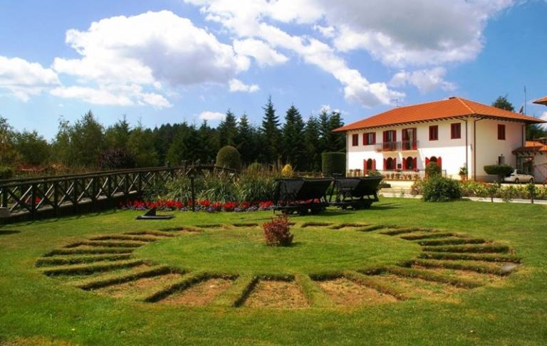 Villa Vittoria a Mongiana “zona militare”, il sindaco chiarisce: «Il parco non è chiuso»