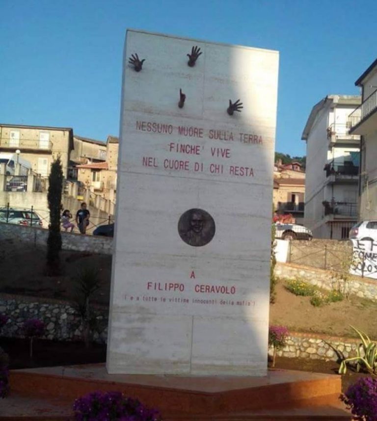 Sfregiato a Soriano il monumento in ricordo di Filippo Ceravolo