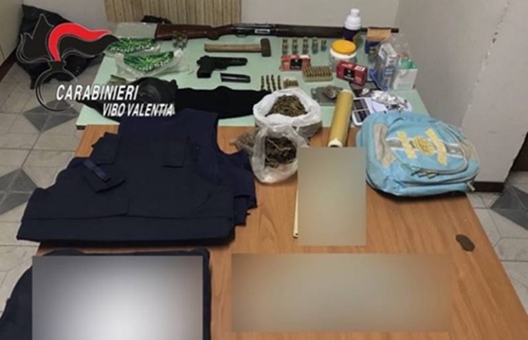 Armi, droga e oggetti per i riti di affiliazione alla ‘ndrangheta: due arresti a Nicotera (FOTO/VIDEO)