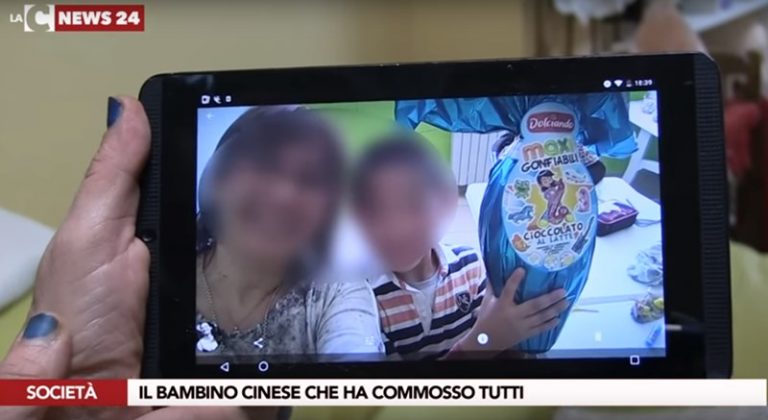 Il bimbo cinese “figlio” di Pizzo: il padre muore e la città lo adotta (VIDEO)