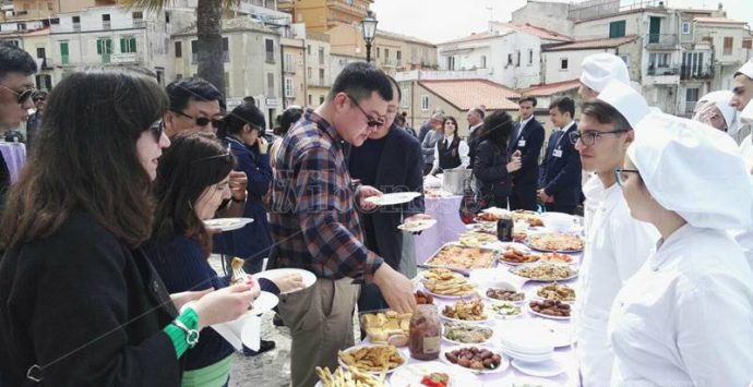 Un ponte turistico tra Cina e Calabria, Pizzo e Tropea tra le mete più ambite (VIDEO)