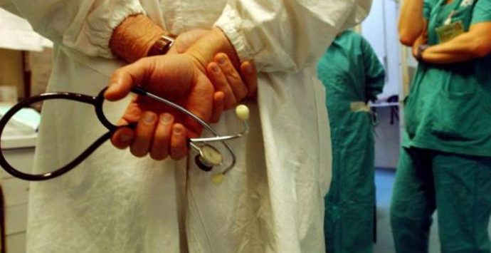 Carenza di personale negli ospedali vibonesi, l’Asp dispone prestazioni aggiuntive