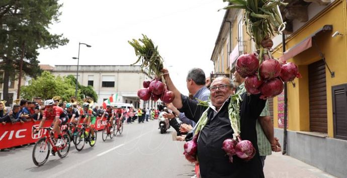 Il Giro d’Italia passa da Vibo, chiuse al transito pure le strade del centro abitato