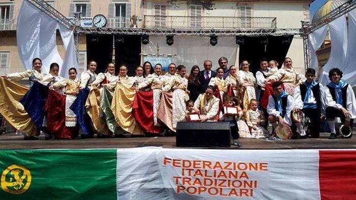 Il gruppo folk “Città di Tropea” trionfa al festival “Il fanciullo e il folklore”