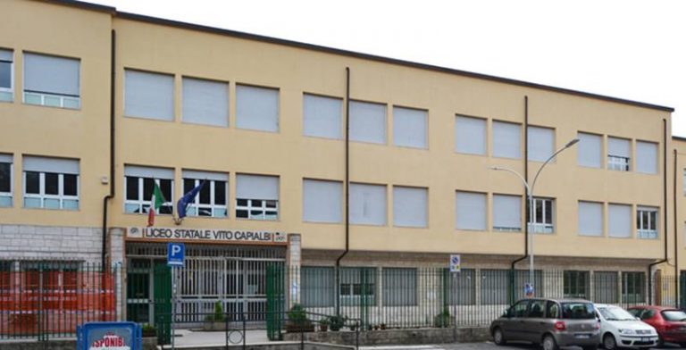 Liceo Capialbi, si riapre la questione aule: «21 classi staranno a casa»