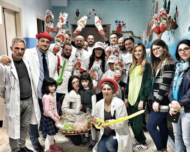 Uova di Pasqua, clown e cioccolatini per i bimbi della Pediatria dell’ospedale di Vibo