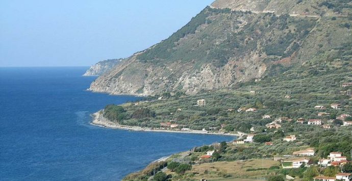 Bandiere blu in Calabria, per il Wwf la politica regionale ha fallito