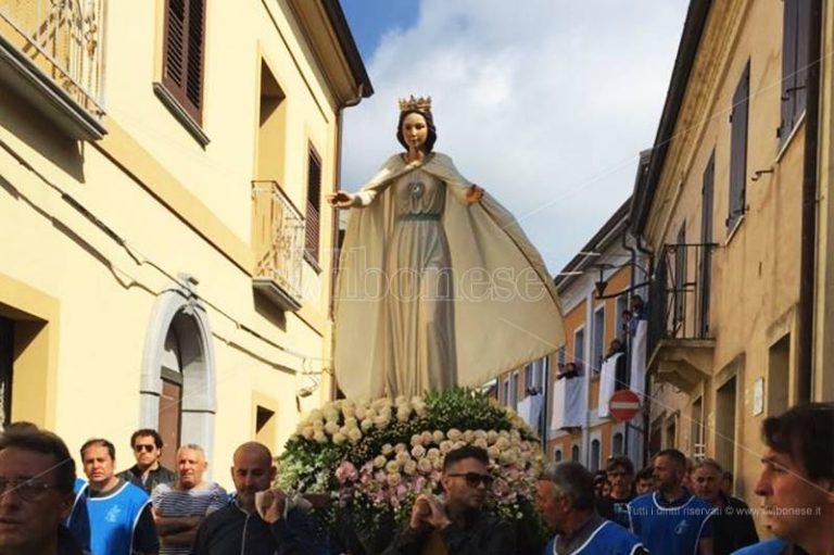 Paravati, in migliaia nei luoghi di Natuzza per la Festa della mamma (FOTO)