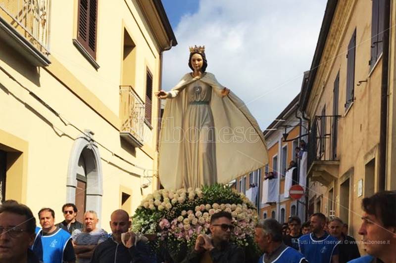 Paravati In Migliaia Nei Luoghi Di Natuzza Per La Festa Della Mamma Foto Il Vibonese