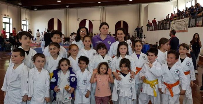 Karate, pioggia di medaglie per la Virtus Vibo al torneo Athlon Fijlkam