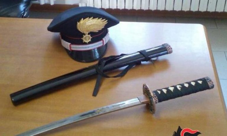 Detenzione di una katana: denunciato il genero di Rosaria Mancuso