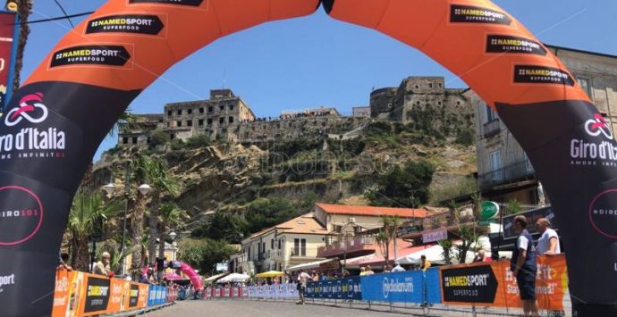 Pizzo in festa per la partenza della settima tappa del Giro d’Italia (VIDEO)