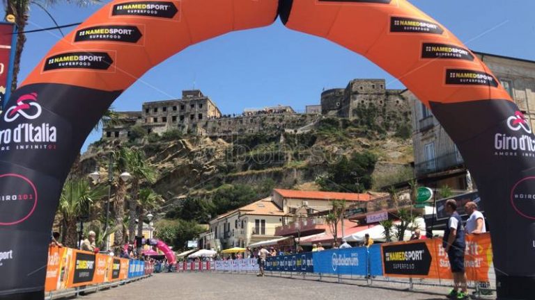 Pizzo in festa per la partenza della settima tappa del Giro d’Italia (VIDEO)