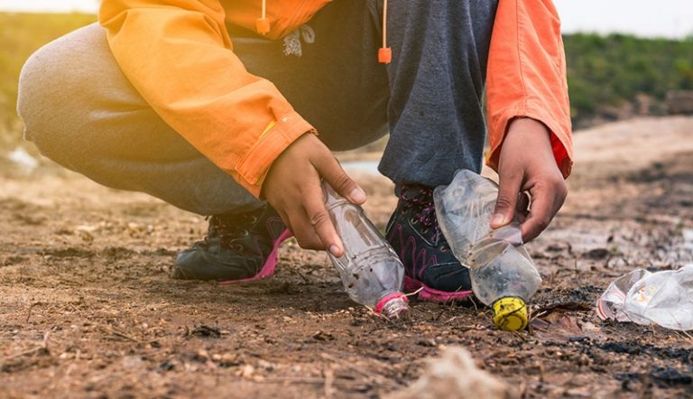 Ermete lo “svedese” di Pizzo che fa plogging senza saperlo – VIDEO