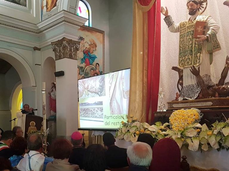 Favelloni riabbraccia la statua restaurata di San Filippo