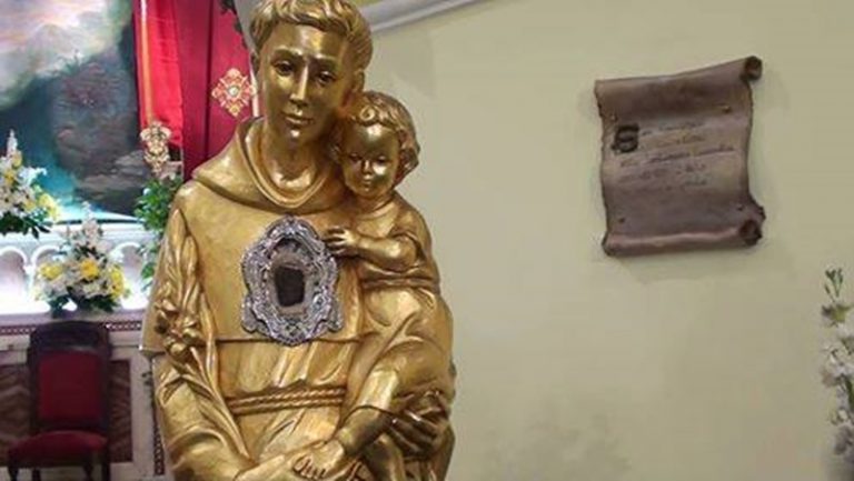 Dopo 8 secoli Sant’Antonio torna a Pizzo: la sacra reliquia accolta dai fedeli