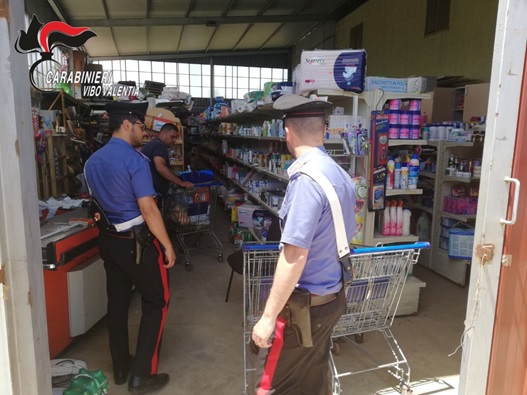 Supermercato abusivo sequestrato nel Vibonese