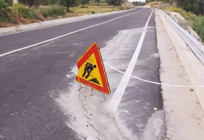 Cessaniti, cede l’asfalto sulla nuova bretella stradale aperta da pochi mesi (FOTO)