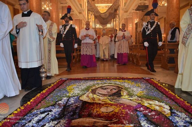 Corpus domini, in centinaia alle celebrazioni di Mileto