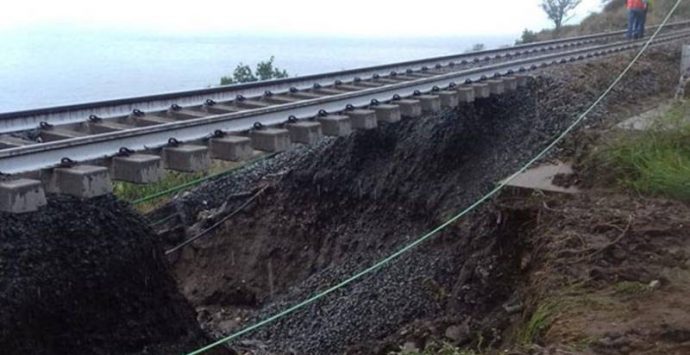 Nubifragio nel Vibonese, ancora interrotta la linea ferroviaria