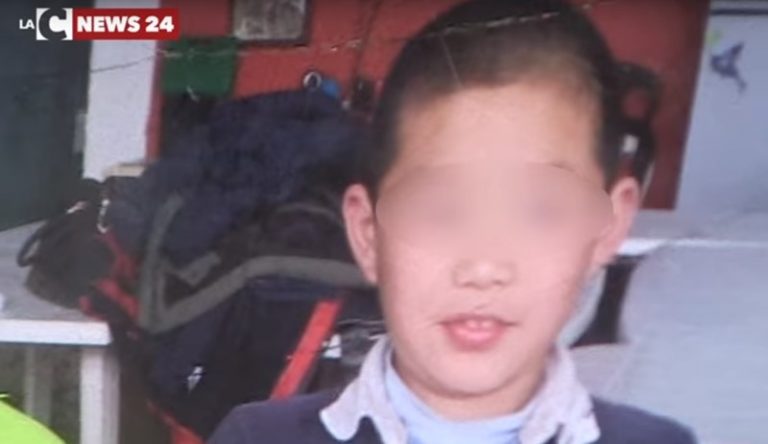 L’orfano cinese “figlio” di Pizzo strappato alla città dal Tribunale dei minori (VIDEO)