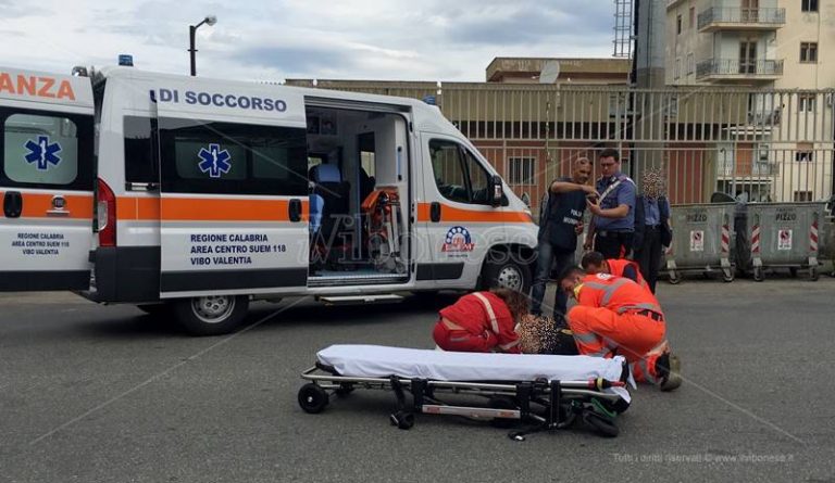 Auto travolge pedone a Pizzo, ferita una 74enne
