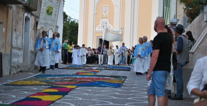 Ricadi, l’Infiorata di Santa Domenica giunta alla XII edizione