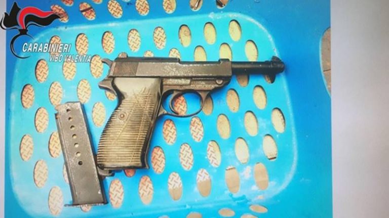 Ai domiciliari con un’arma da guerra, nei guai 45enne di Vibo Marina