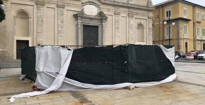 “Sarcofago” in piazza San Leoluca, un’altra vergogna tutta vibonese