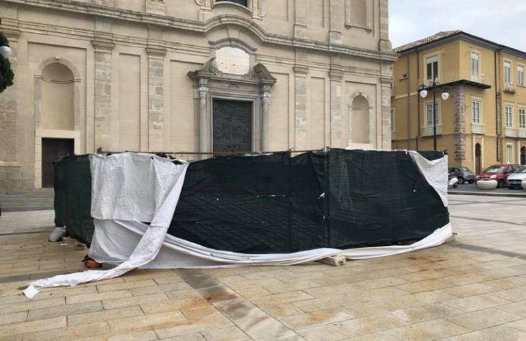 “Sarcofago” in piazza San Leoluca, un’altra vergogna tutta vibonese