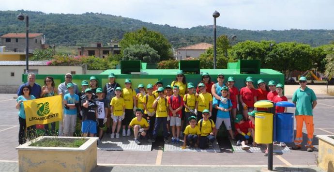 “Spiagge pulite”, gli alunni a scuola di differenziata sull’arenile di Bivona (VIDEO)