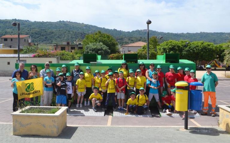 “Spiagge pulite”, gli alunni a scuola di differenziata sull’arenile di Bivona (VIDEO)