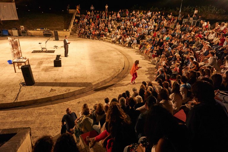 Avvistamenti teatrali a Torre Marrana, grande successo a Ricadi